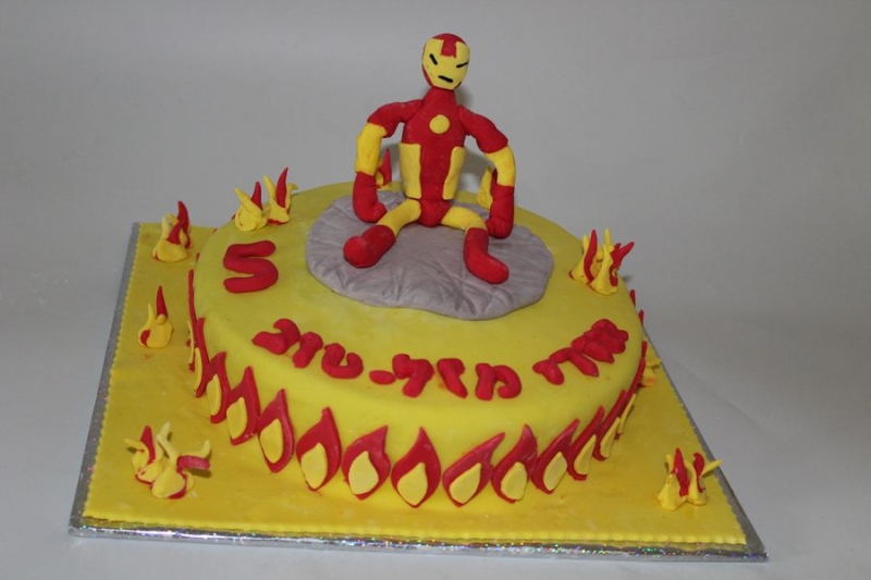 עוגת יום הולדת בנים איירומן מפוסל